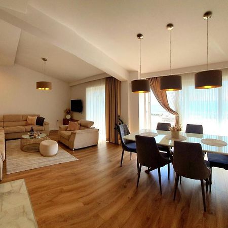 Grey House Appartement Makarska Buitenkant foto
