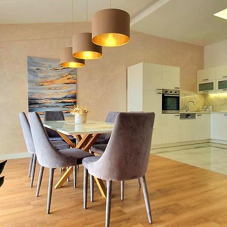 Grey House Appartement Makarska Buitenkant foto