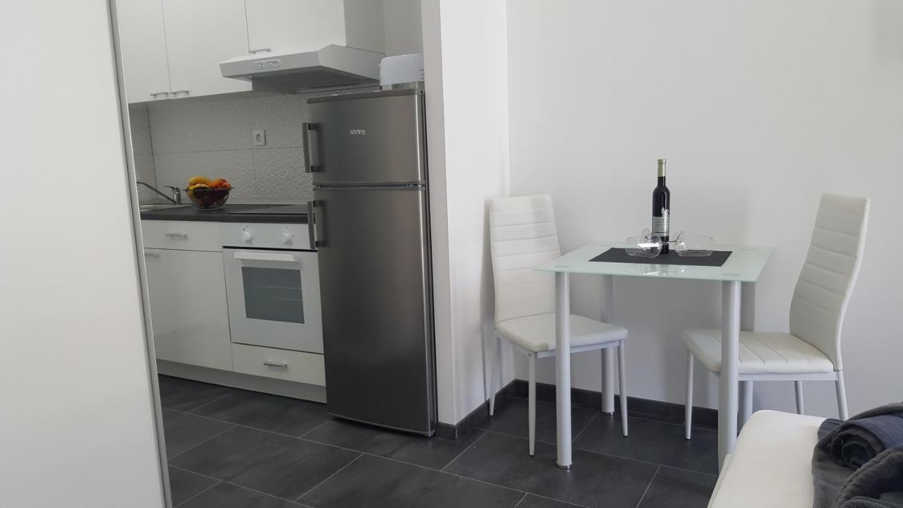 Grey House Appartement Makarska Buitenkant foto