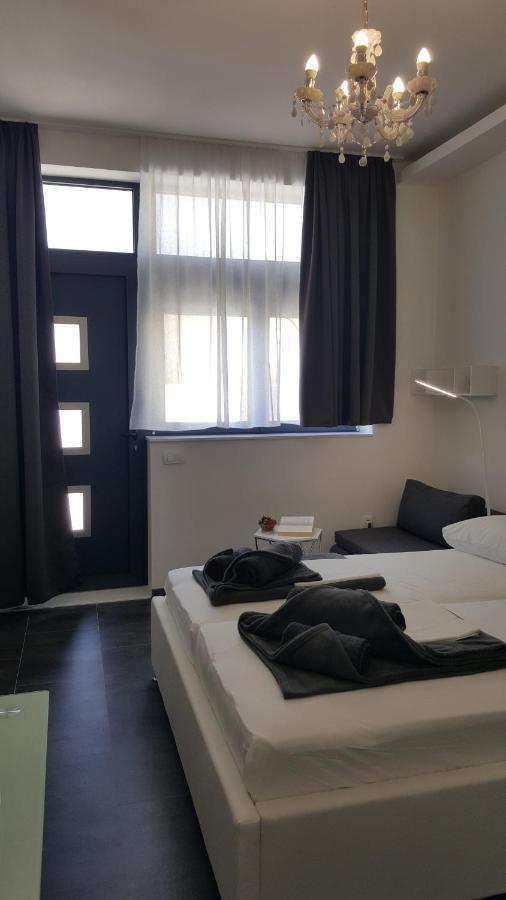 Grey House Appartement Makarska Buitenkant foto