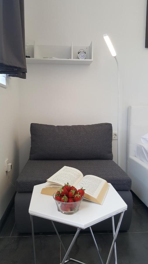 Grey House Appartement Makarska Buitenkant foto