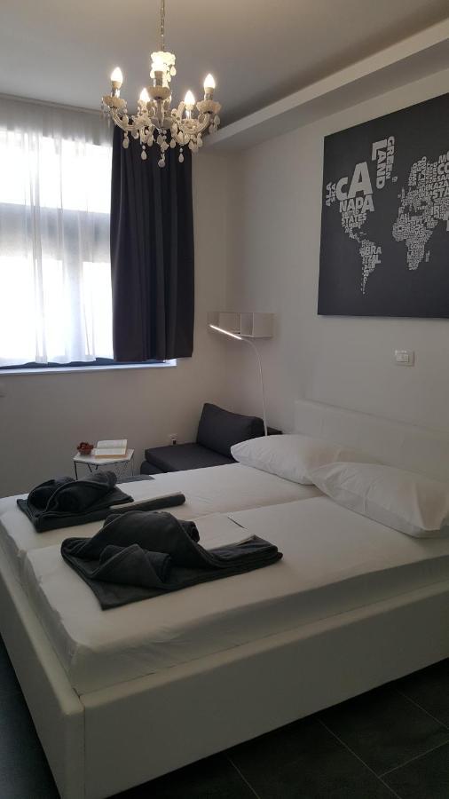 Grey House Appartement Makarska Buitenkant foto