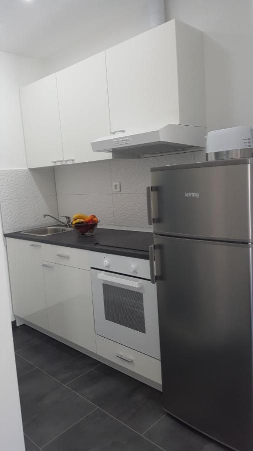 Grey House Appartement Makarska Buitenkant foto