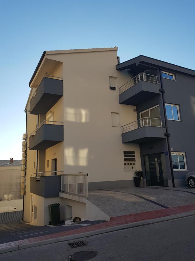 Grey House Appartement Makarska Buitenkant foto