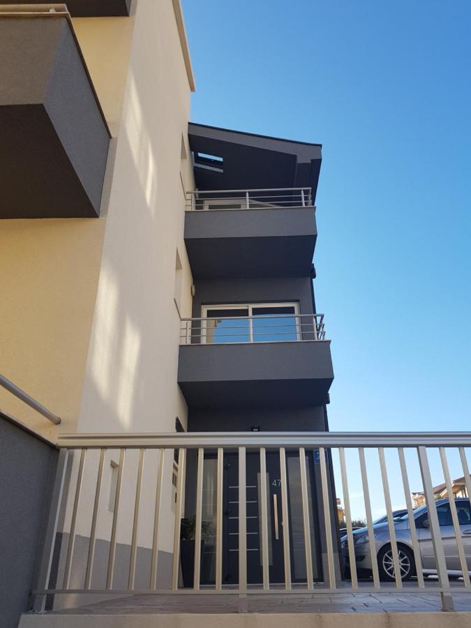 Grey House Appartement Makarska Buitenkant foto