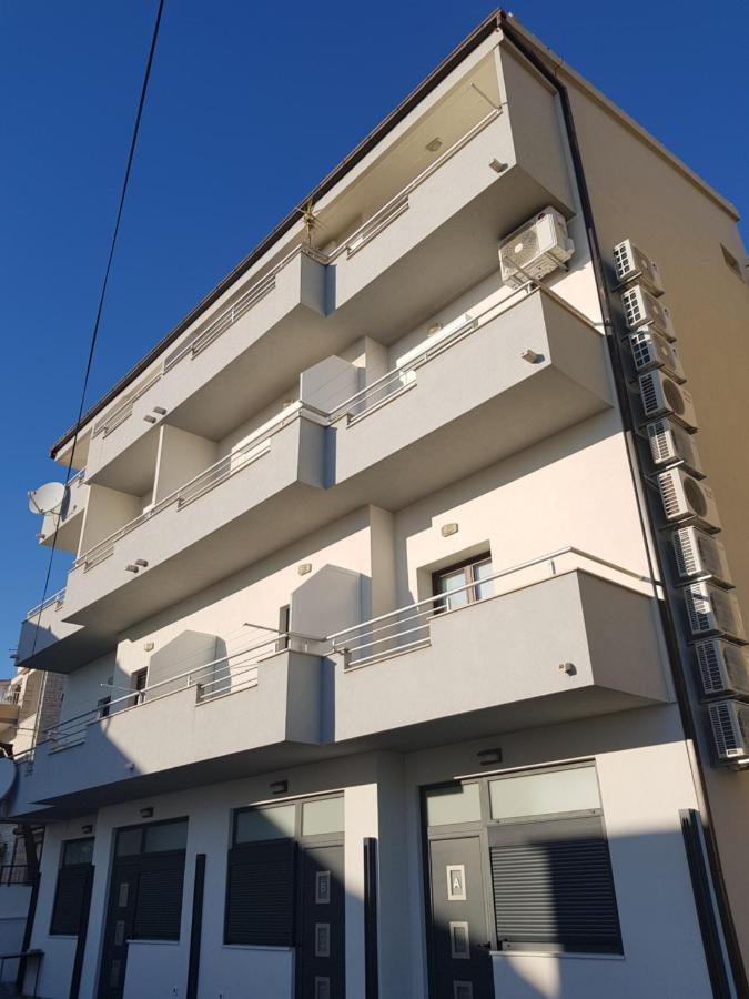 Grey House Appartement Makarska Buitenkant foto