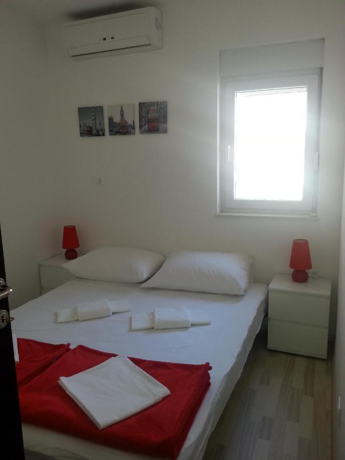 Grey House Appartement Makarska Buitenkant foto