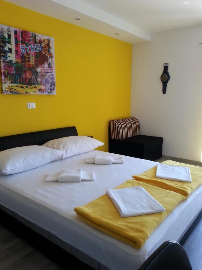 Grey House Appartement Makarska Buitenkant foto