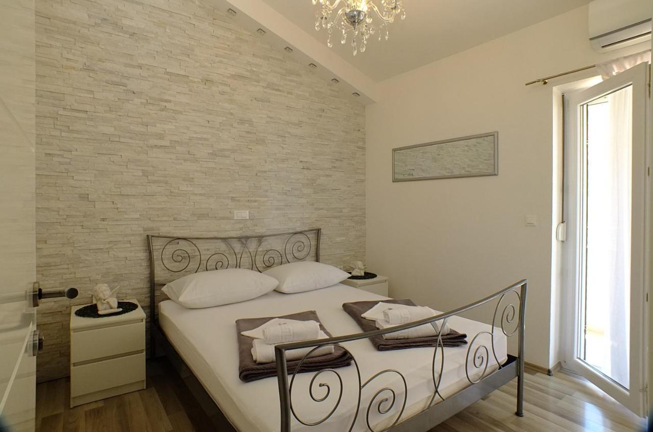 Grey House Appartement Makarska Buitenkant foto