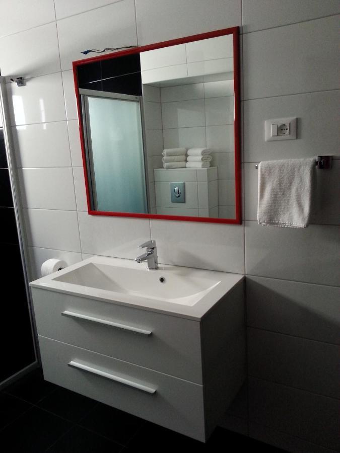 Grey House Appartement Makarska Buitenkant foto
