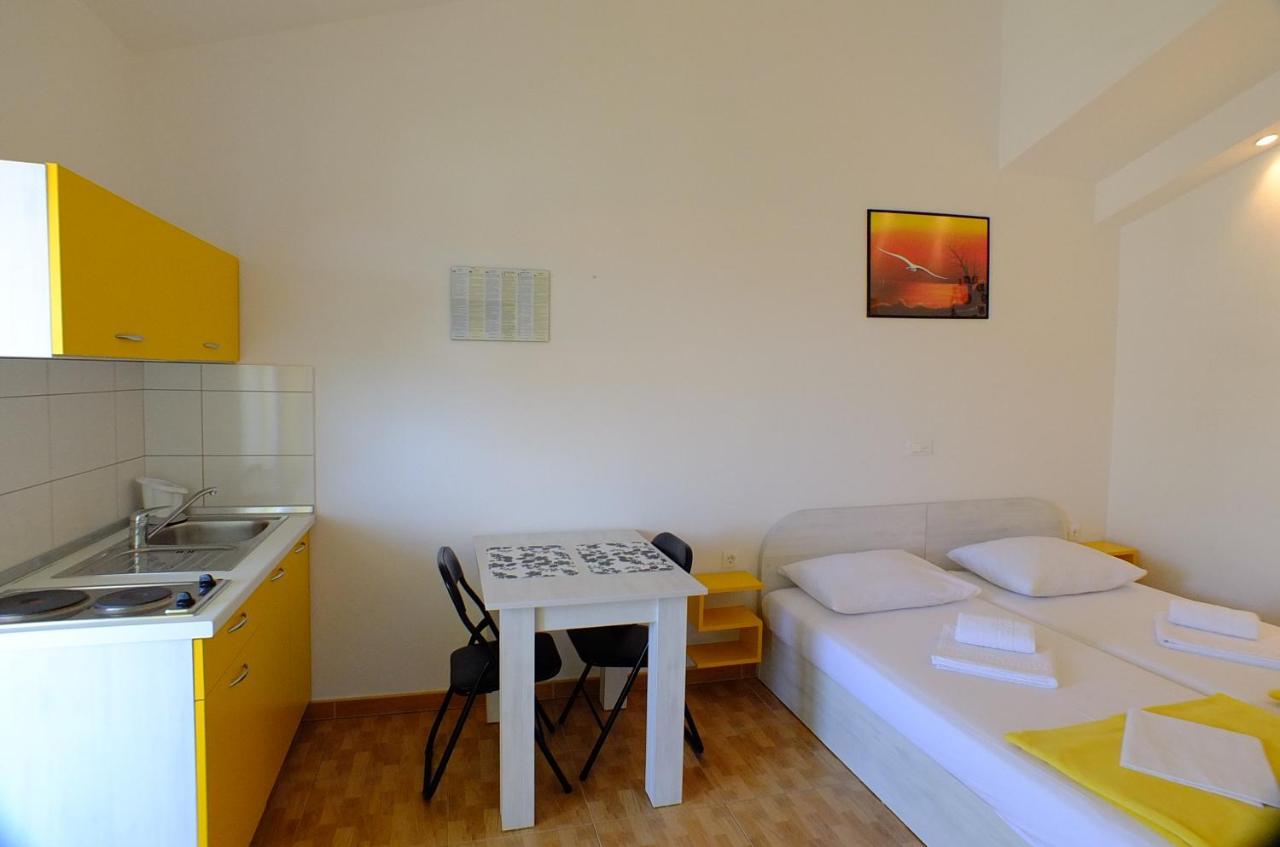 Grey House Appartement Makarska Buitenkant foto