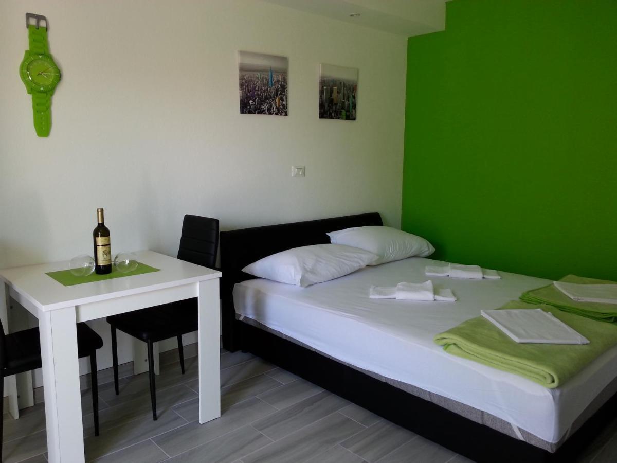 Grey House Appartement Makarska Buitenkant foto