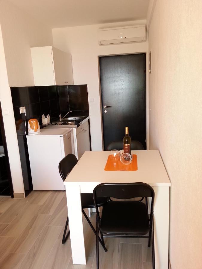 Grey House Appartement Makarska Buitenkant foto