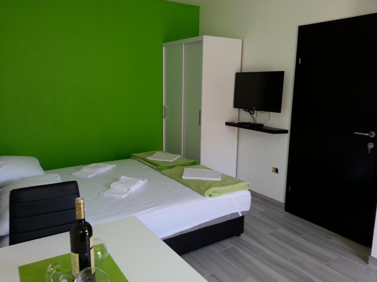 Grey House Appartement Makarska Buitenkant foto