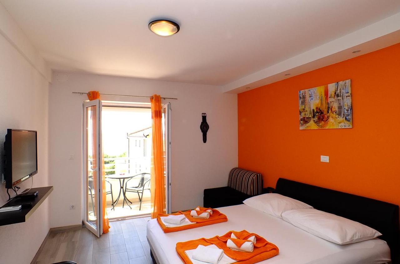 Grey House Appartement Makarska Buitenkant foto