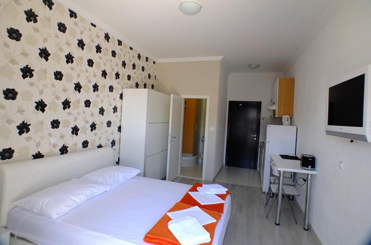 Grey House Appartement Makarska Buitenkant foto