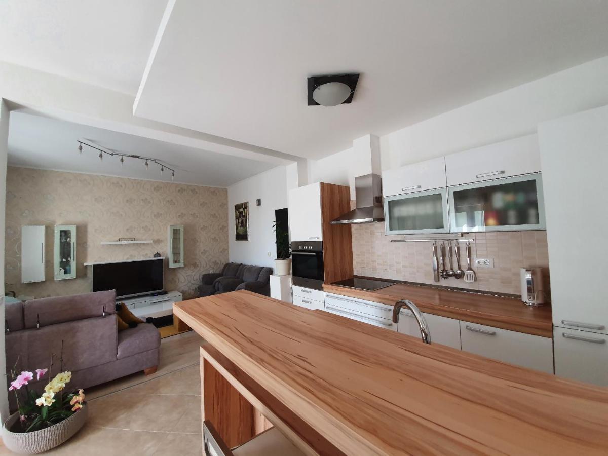 Grey House Appartement Makarska Buitenkant foto