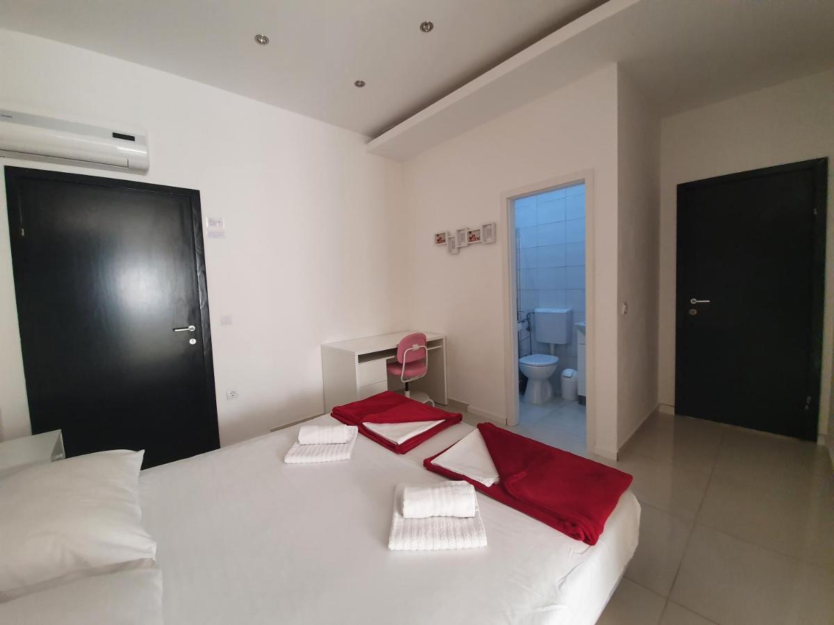Grey House Appartement Makarska Buitenkant foto