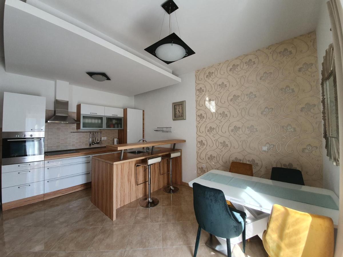 Grey House Appartement Makarska Buitenkant foto