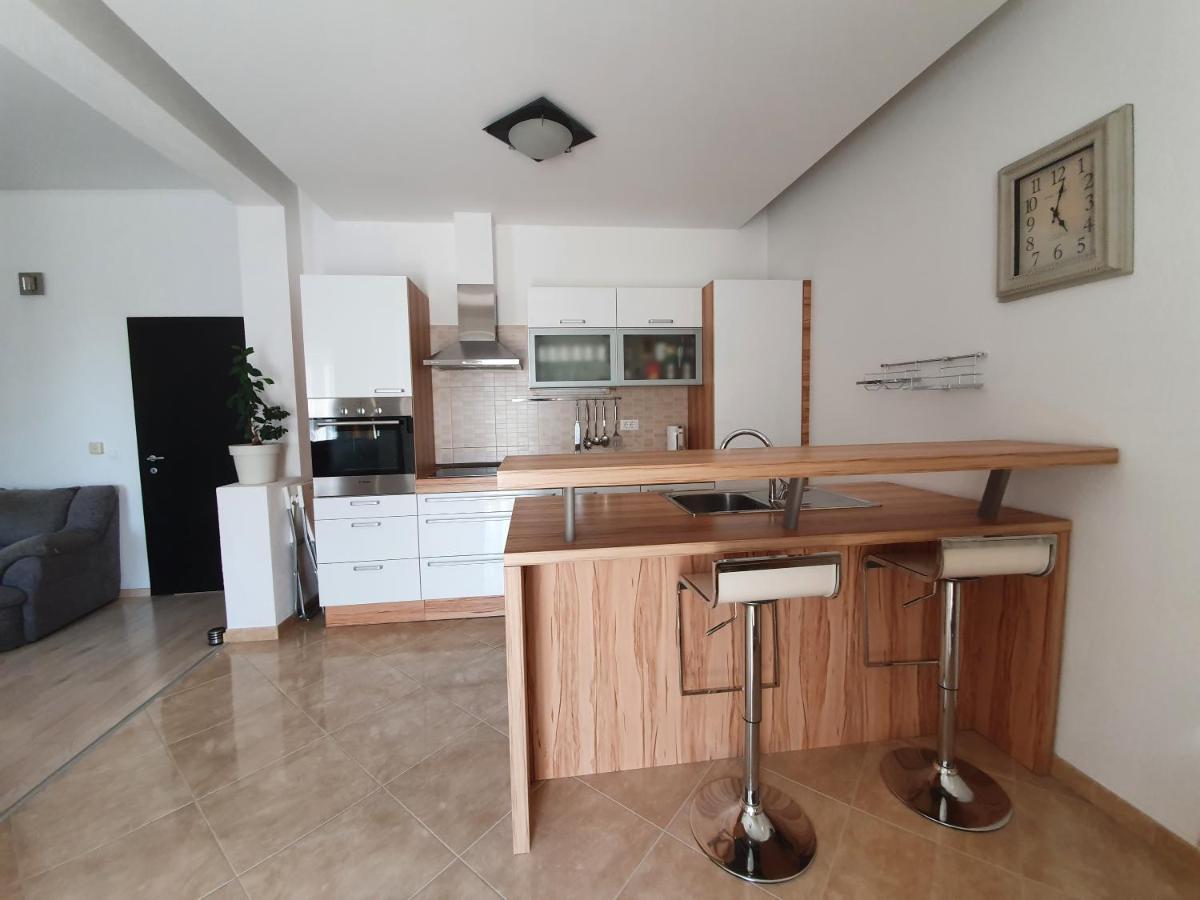 Grey House Appartement Makarska Buitenkant foto