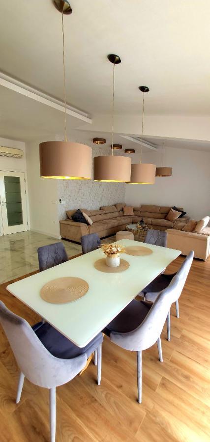Grey House Appartement Makarska Buitenkant foto