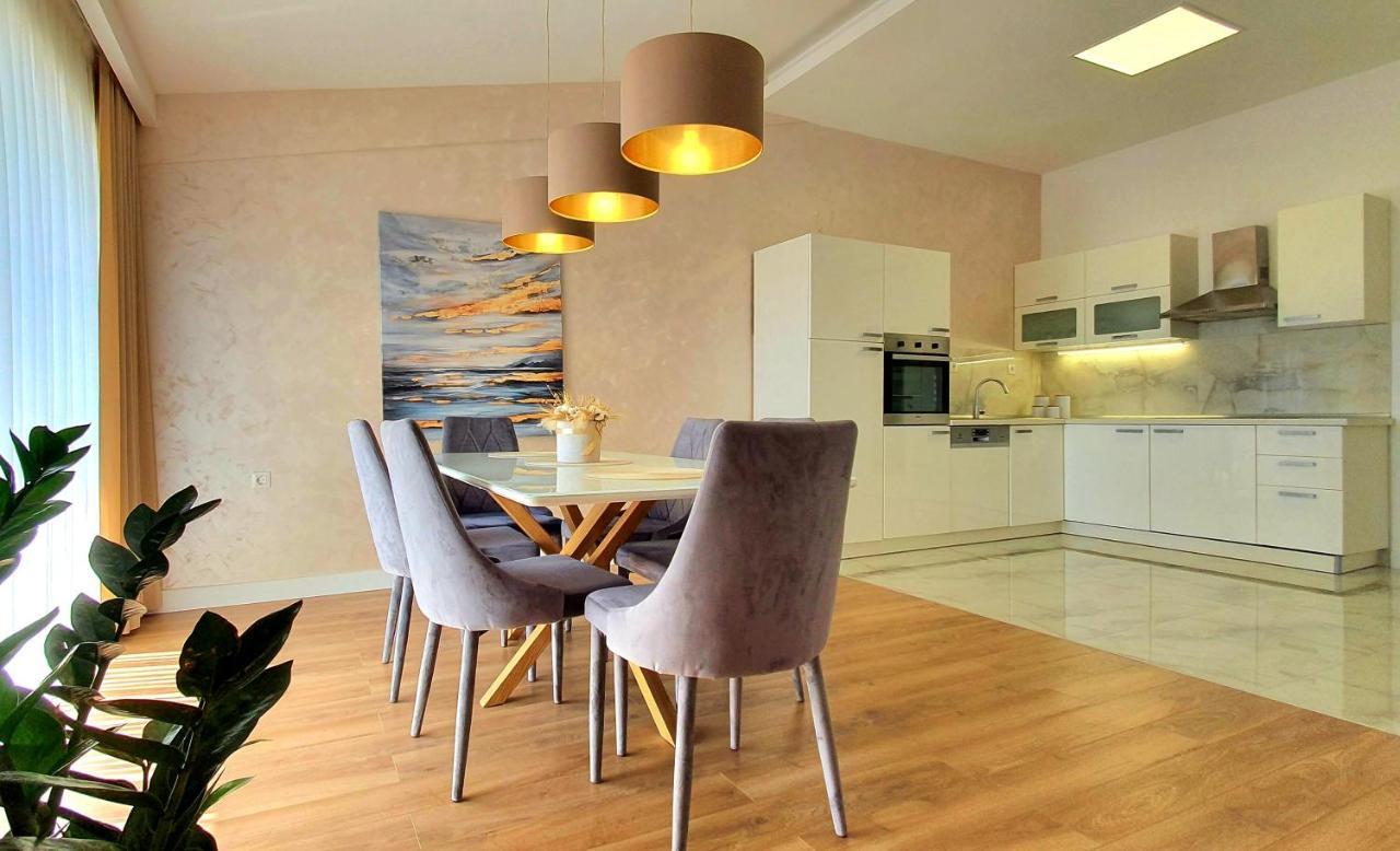 Grey House Appartement Makarska Buitenkant foto