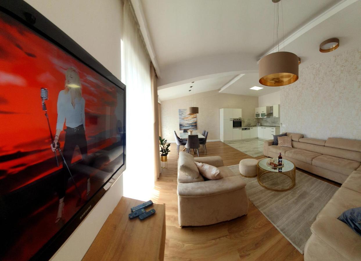 Grey House Appartement Makarska Buitenkant foto
