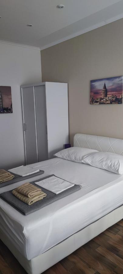 Grey House Appartement Makarska Buitenkant foto