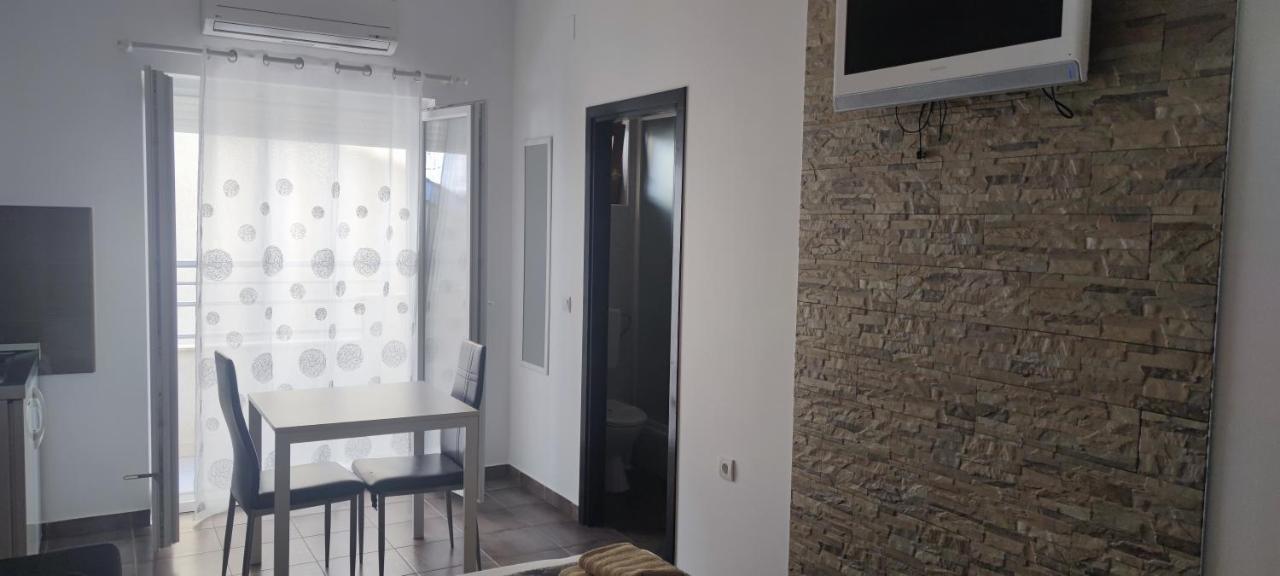 Grey House Appartement Makarska Buitenkant foto